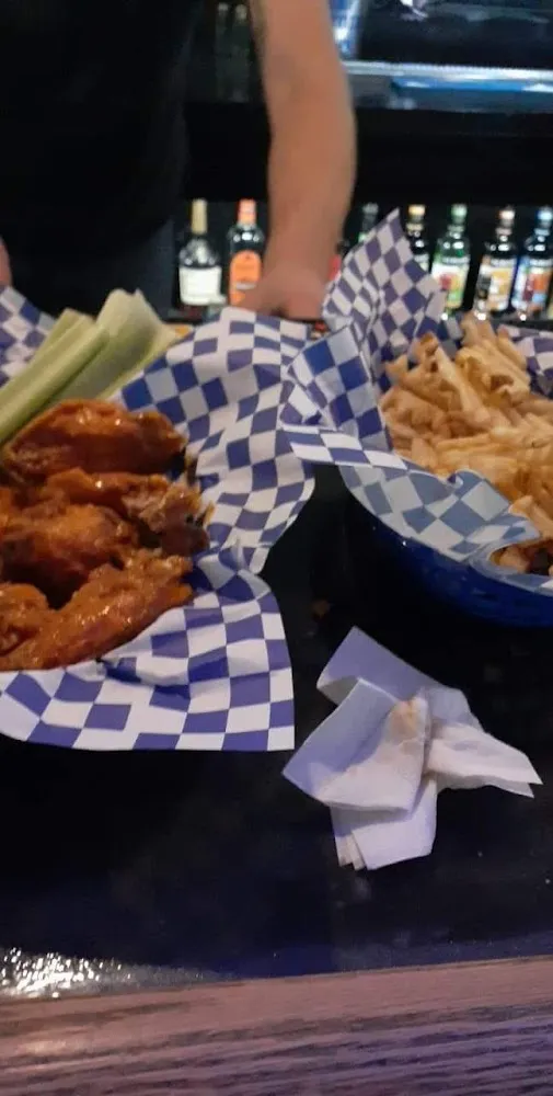 Chicken Wings with Fries